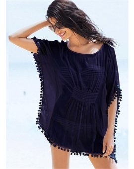 Élégante tenue de plage en mousseline de type couvre-bikini avec pompons